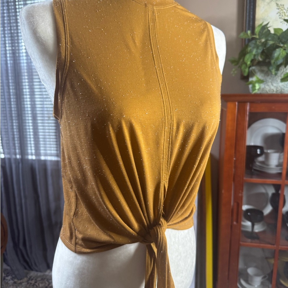 Lululemon - Picture 7 of 9